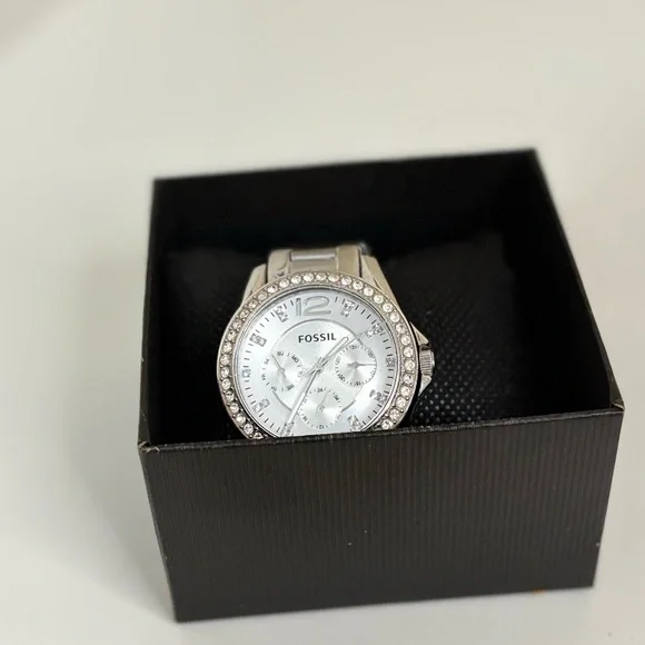 Fossil Women’s Stainless Steel Crystal Bezel Watch ES2514 - Picture 4 of 4
